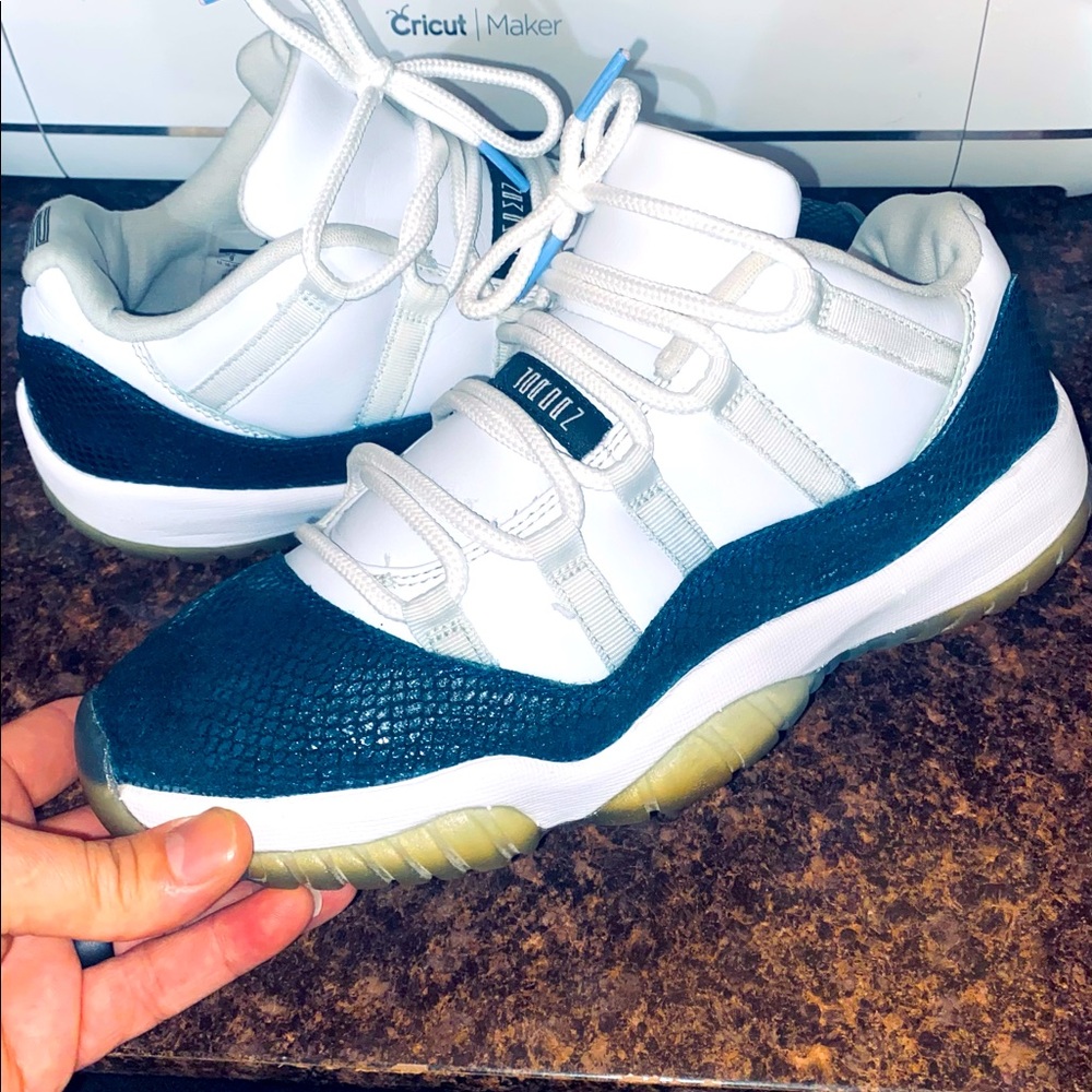 2018 Jordan 11 blue-navy snakeskin
